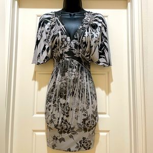 Gray flutter sleeve fitted dress!